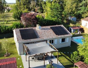 Installation de 12 panneaux solaires photovoltaïques Dualsun Flash