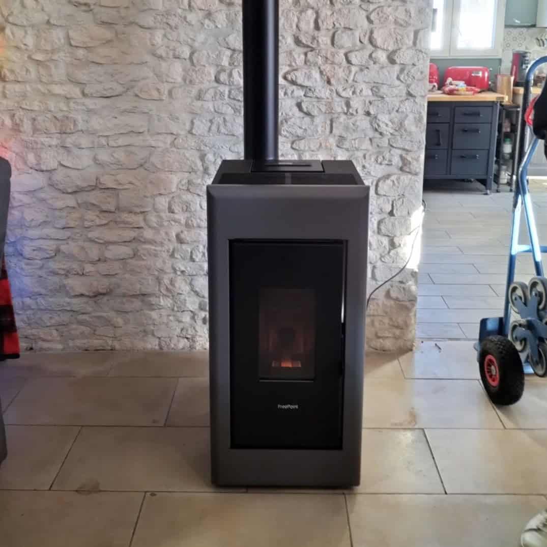 Installation poêle à granulés Freepoint à SainteSoulle (17) Kbane — free download